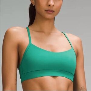 Women's Lululemon Flow Y Nulu Bra in Kelly Green Size 6